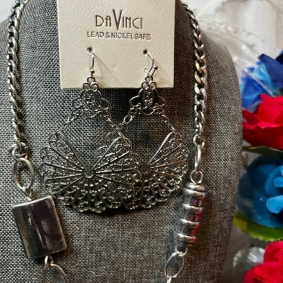 Black and Silver Pendant on Silver Chain with Earrings. - Picture 3 of 3